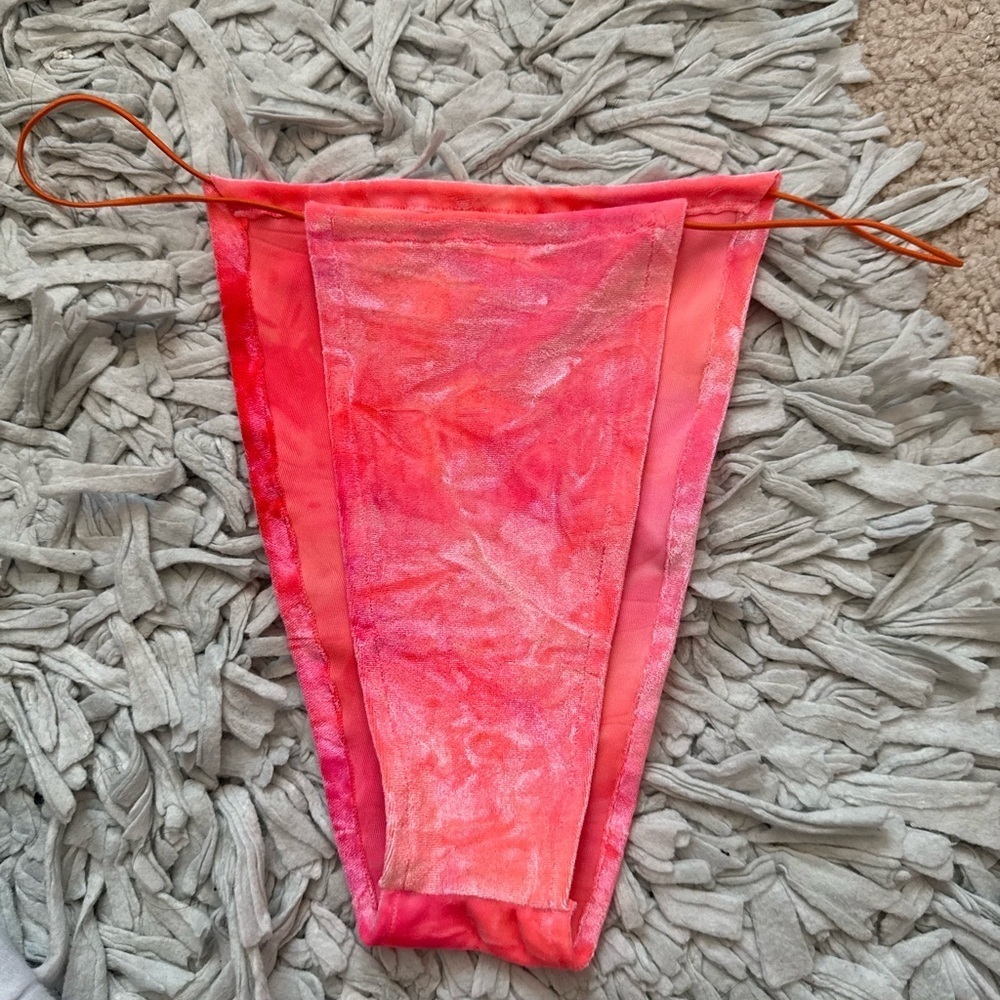 SEXY ELASTIC String Bikini - Picture 2 of 6